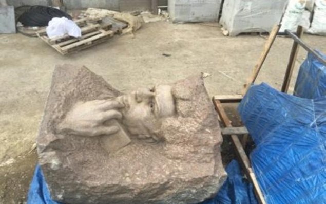 Mikayıl Müşfiqin heykəli necə sökülüb? — TƏFƏRRÜAT